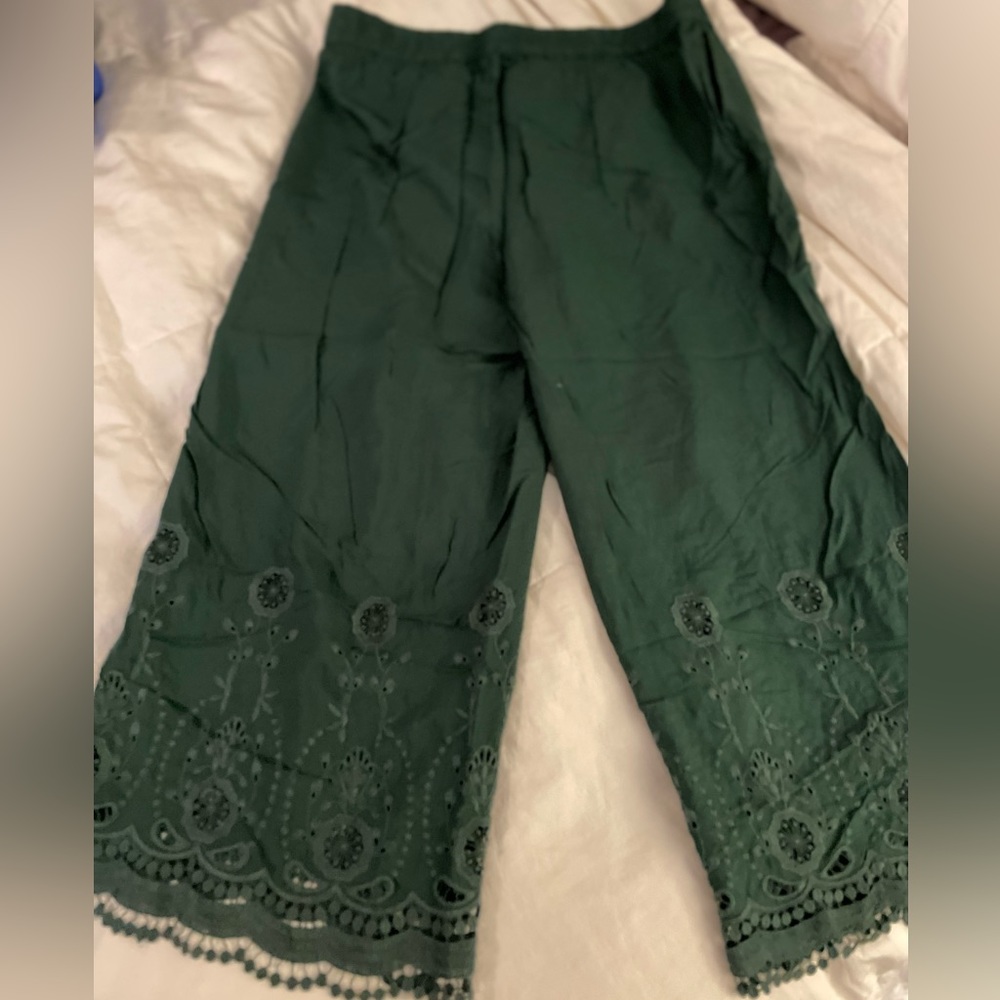 Loft women’s wide leg crop pants green size L